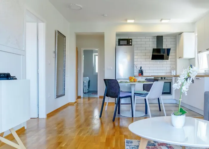 Emilia Lofts *